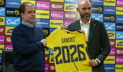 Rodrigo Espinoza, presidente de la Comisión de Selecciones, junto a Félix Sánchez.