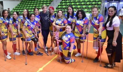Las integrantes de la Selección Colombia con la Primera Dama de la Nación, Verónica Alcocer.