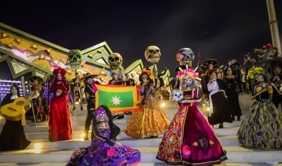 Presentación del Festival Internacional de Teatro de Bogotá en el Gran Malecón.