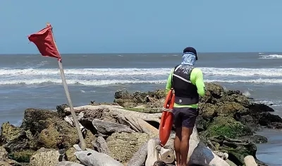 La Dimar pidió a bañistas, navegantes y pescadores tener precaución por vientos fuertes y oleaje alto.