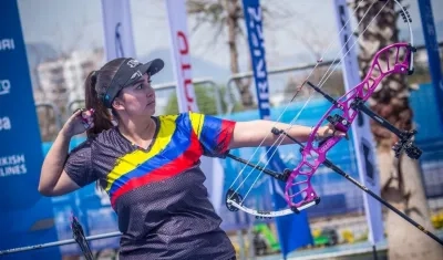 Sara López ganó medalla de plata en individual y por equipos.