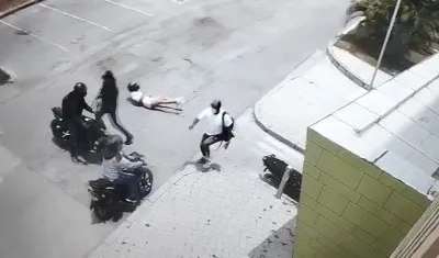 Los hechos quedaron registrados en las cámaras de seguridad.