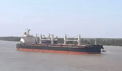 El buque ingresando al puerto de Barranquilla.
