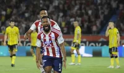 Luis 'Cariaco' González celebrando el gol juniorista.