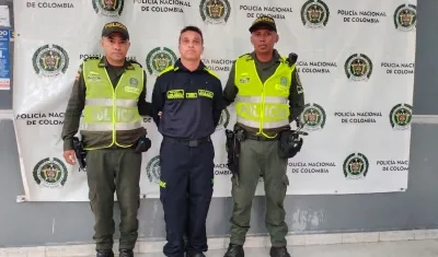El falso policía fue conducido a la URI de la Fiscalía. 