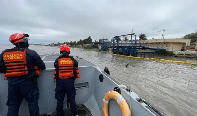 Dimar y la Armada atienen emergencia de contaminación en el río Magdalena.