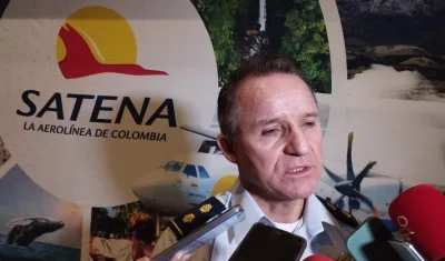 Presidente de la aerolínea Satena, el general Óscar Zuluaga.