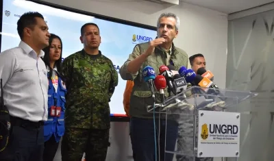 Luis Fernando Velasco, en reunión de emergencia