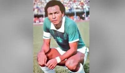 Miguel Escobar luciendo la camiseta del Deportivo Cali.