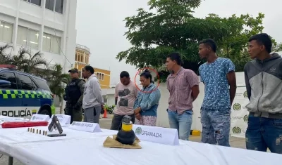 Marlis Miranda Muñóz, en círculo, una de las personas capturadas
