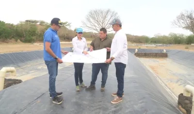  Gobernador (e) del Atlántico, Raúl Lacouture, visitó Juan de Acosta para mirar los avances de las obras de alcantarillado.