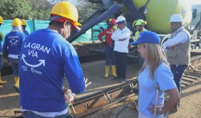 La Gobernadora Elsa Noguera visitó las obras de pavimentación de la Gran Vía.