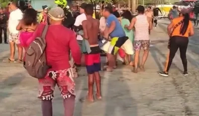 Pelea entre lancheros y turistas en El Rodadero.