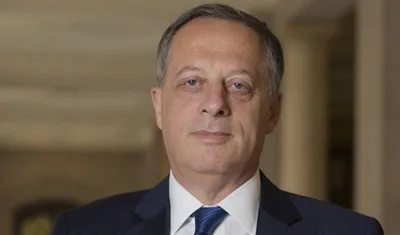 El presidente de la corporación británica BBC, el antiguo banquero Richard Sharp.