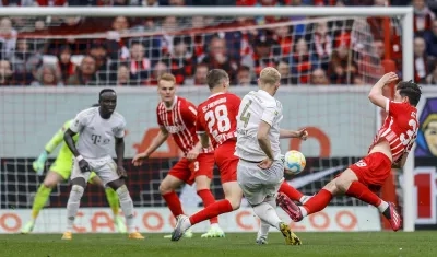 El disparo de Mathjis de Light que le dio la victoria al Bayern Múnich. 