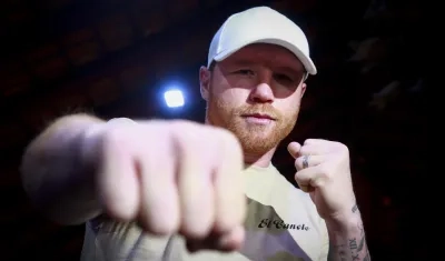 El mexicano Saúl 'Canelo' Álvarez aspira a una revancha con el ruso Dmiitri Bivol. 