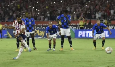 'Cariaco' González marcó, desde el punto penal, el gol del empate del Junior.