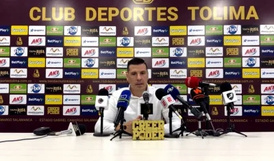 Juan Cruz Real durante su presentación como nuevo técnico del Tolima.