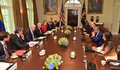 Los presidentes Biden y Petro en el encuentro de este jueves con sus respectivos equipos de trabajo