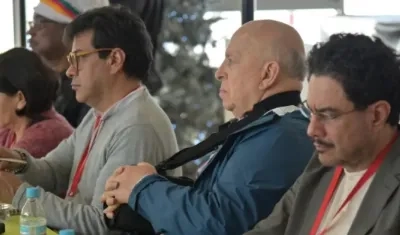  Danilo Rueda, Otti Patiño e Iván Cepeda, negociadores del Gobierno colombiano, en una imagen de archivo en Caracas