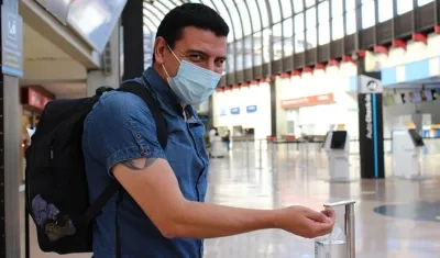Suspenden la medida del uso del tapabocas en aeropuertos y dentro de las aeronaves.