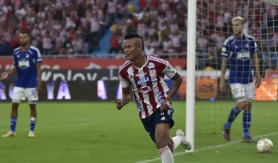 Luis 'Chino' Sandoval, celebra el gol de cabeza