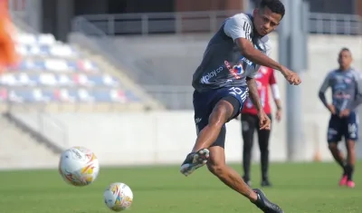 César Haydar retorna a la zaga central del Junior al lado de José Ortiz.