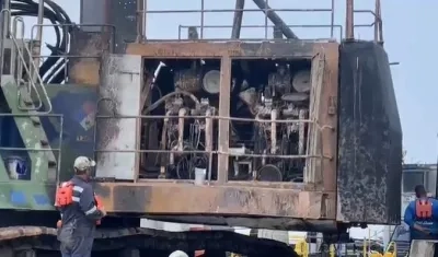 La barcaza "Leila" en donde se presentó el incendio este lunes