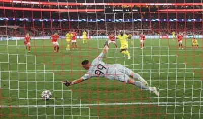 Romelu Lukaku, de pena máxima, marcó el segundo gol del Inter de Milán.