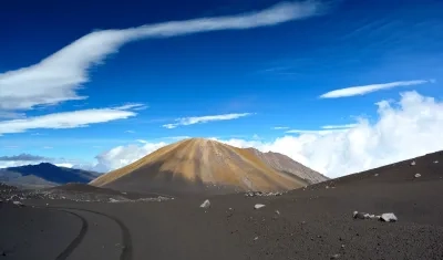 El volcán Nevado del Ruiz en una imagen compartida por el Servicio Geológico Colombiano