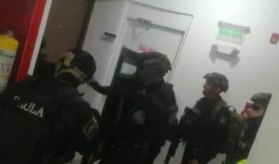 La Sijin cuando ingresaba a un apartamento en el barrio Miramar