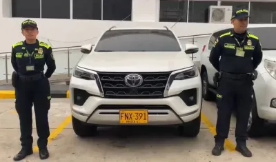 La camioneta marca Toyota Fortuner, de propiedad de Jacqueline Rojas, con las placas cambiadas. 