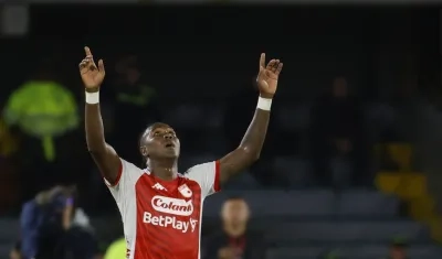 Hugo Rodallega festeja el gol del triunfo de Santa Fe.