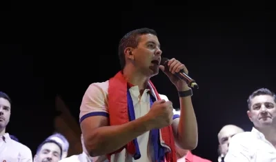 Santiago Peña se dirigió a los paraguayos desde su sede de campaña.