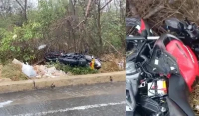 La motocicleta en la que se movilizaba la víctima mortal. 