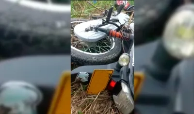 Motocicleta en la que se movilizaba el adolescente. 