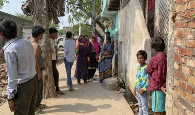 La joven fue asesinada en plena calle.