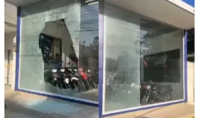 Atentado a un local de motos en Baranoa.
