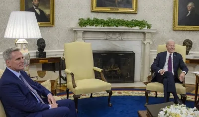 El Presidente Joe Biden en su encuentro con el líder de la mayoría republicana en la Cámara de Representantes, Kevin McCarthy