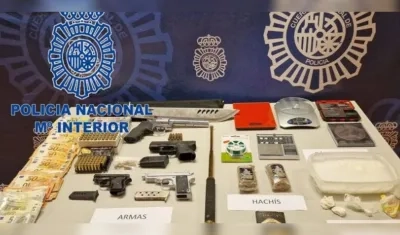 Incautación de armas de fuego, distintas cantidades de cocaína y hachís.