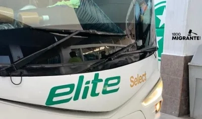 Este es el bus en el que se transportaban varios migrantes, entre ellos los diez colombianos secuestrados.