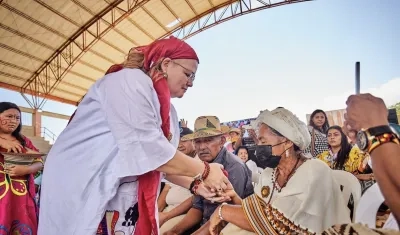 La directora general del ICBF, Astrid Cáceres.