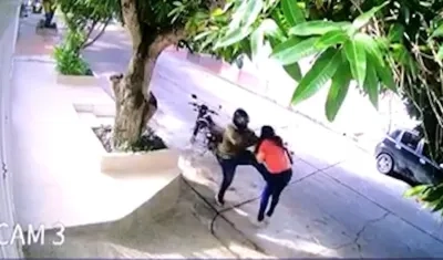 Delincuente atracando en Olaya