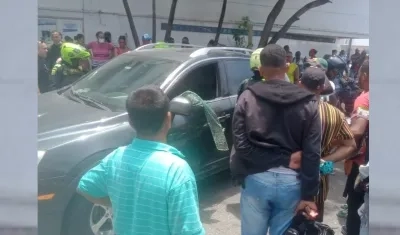 Las víctimas se movilizaban en esta camioneta cuando fueron baleadas. 