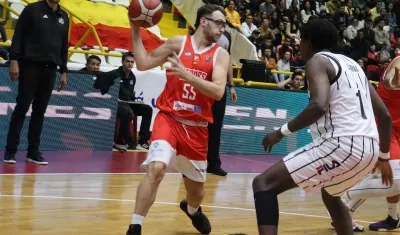 El argentino José Defelippo anotó 24 puntos para Titanes. 