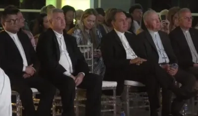 Monseñor Pablo Emiro Salas, Monseñor Jairo Jaramillo y el Padre José Tobías de la Cruz, entre otros.