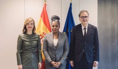La Ministra de Educación de España, Pilar Alegría junto al Ministro de Universidades, Joan Subirats y la Ministra de Educación de Colombia, Aurora Vergara.