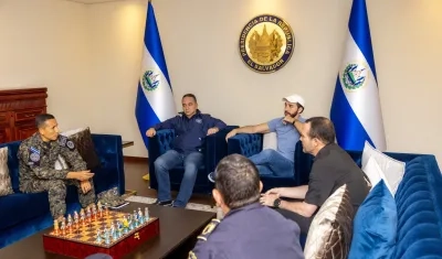 Bukele y sus ministros.