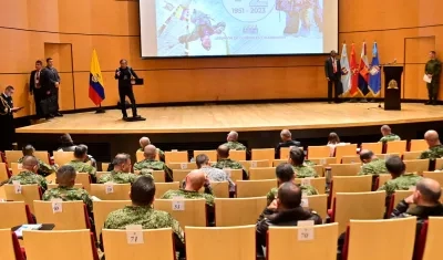 El Presidente Petro habla ante almirantes y generales de las Fuerzas Militares este viernes en la Escuela de Cadetes José María Córdova.