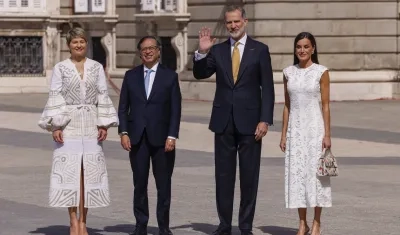 La primera dama Verónica Alcocer; el Presidente Gustavo Petro; el Rey Felipe VI y Letizia.